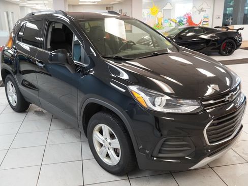 Used 2019 Chevrolet Trax LT w/ LT Convenience Package AWD/4WD image 15