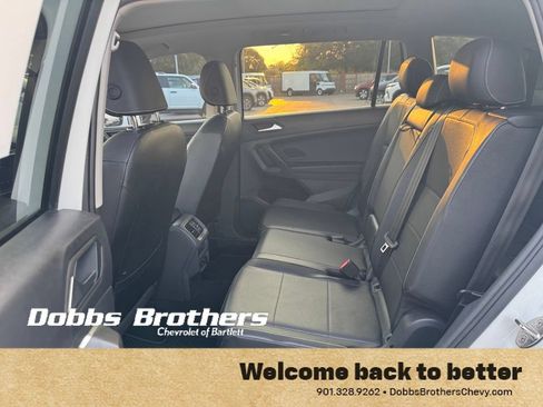 Used 2021 Volkswagen Tiguan SE w/ Panoramic Sunroof Package FWD image 36
