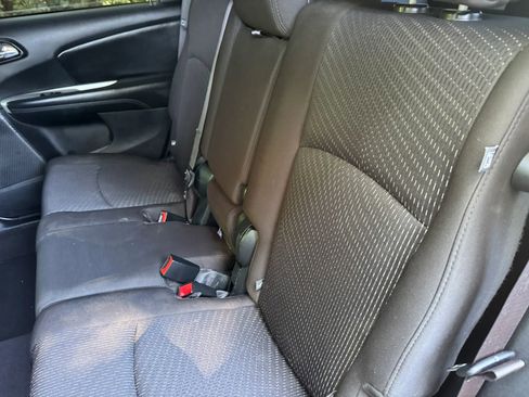 Used 2019 Dodge Journey SE FWD image 18