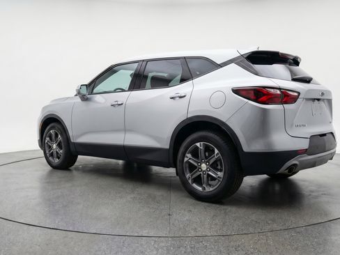 Used 2025 Chevrolet Blazer LT FWD image 6