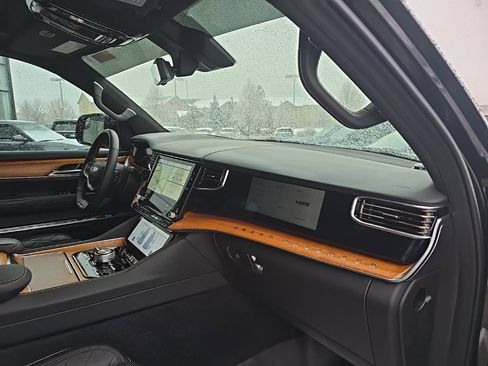 Used 2023 Jeep Grand Wagoneer L Series III image 7