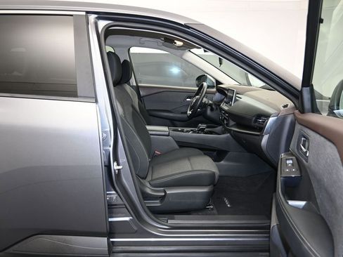 Used 2023 Nissan Rogue SV FWD image 25