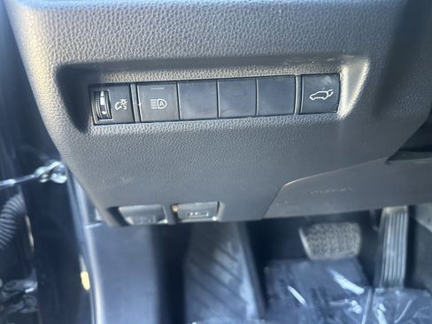 Used 2020 Toyota RAV4 XLE Premium FWD image 11