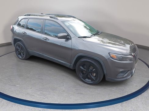 Used 2020 Jeep Cherokee Latitude Plus image 3