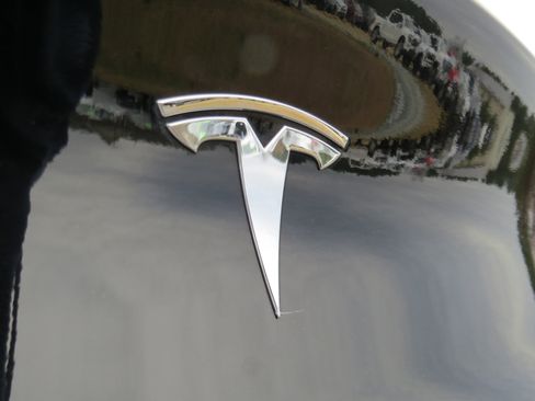 Used 2021 Tesla Model Y Long Range image 12