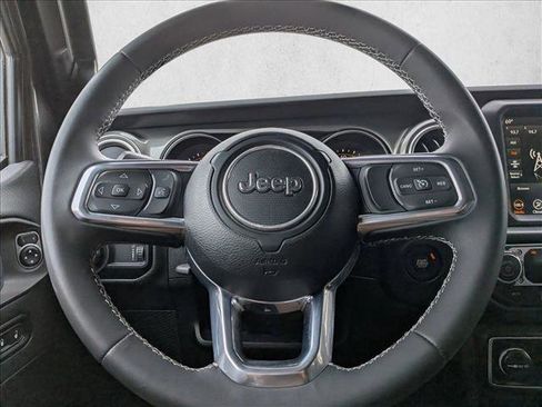 Used 2023 Jeep Gladiator Overland AWD/4WD image 15