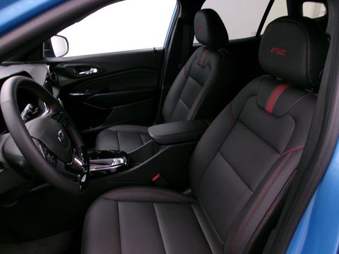 Used 2026 Chevrolet Trax RS w/ Sunroof Package FWD image 12