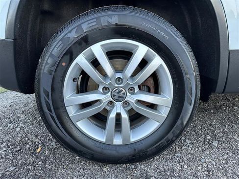 Used 2017 Volkswagen Tiguan S image 11