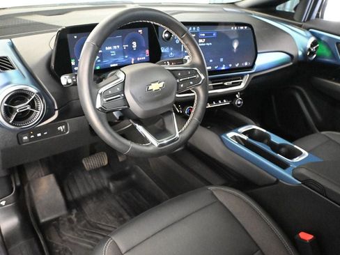 Used 2025 Chevrolet Equinox EV LT w/ LPO, Blackout Package FWD image 10