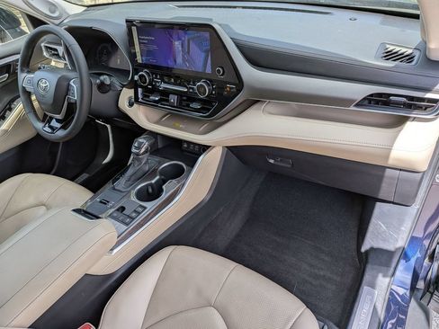 Used 2023 Toyota Highlander Limited AWD/4WD image 34