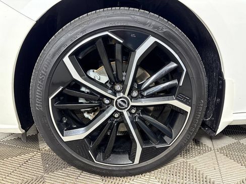 Used 2023 Nissan Altima 2.5 SR FWD image 12
