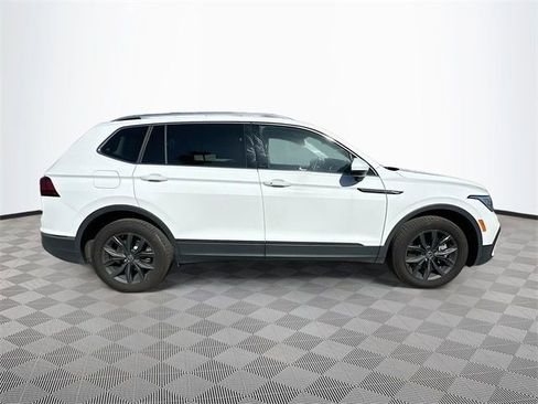 Used 2024 Volkswagen Tiguan SE image 8