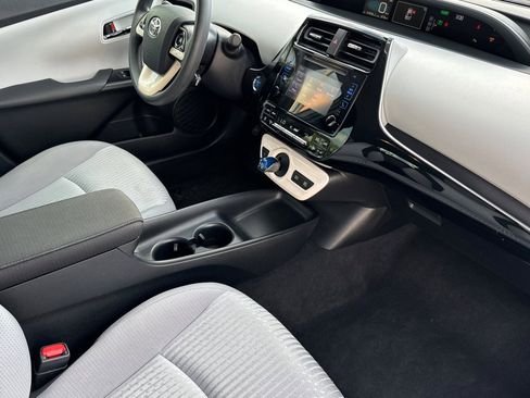 Used 2017 Toyota Prius Two image 16