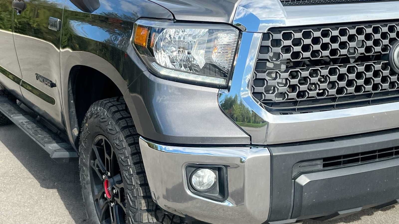 Used 2018 Toyota Tundra SR5 w/ SR5 Upgrade Package AWD/4WD image 21