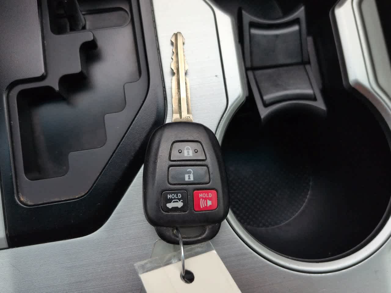 Used 2014 Toyota Camry SE FWD image 25