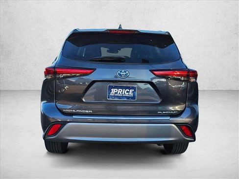 Used 2021 Toyota Highlander Platinum image 6