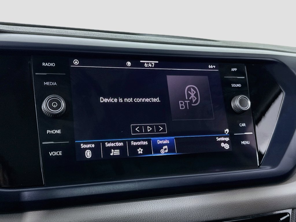 Used 2022 Volkswagen Taos SE w/ Panoramic Sunroof Package FWD image 25