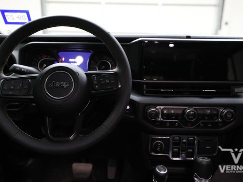 Used 2024 Jeep Wrangler Unlimited Sport AWD/4WD image 9