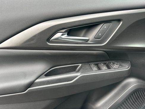 New 2026 Chevrolet Equinox EV LT image 11