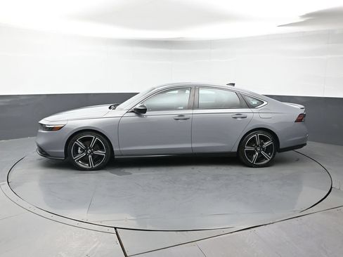 Used 2023 Honda Accord Sport image 2