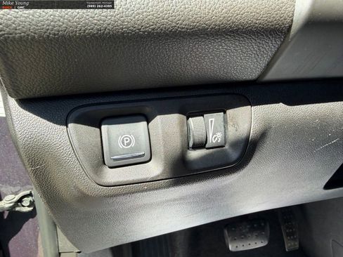 Used 2019 GMC Acadia SLE AWD/4WD image 17