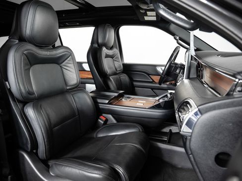 Used 2019 Lincoln Navigator Reserve image 31