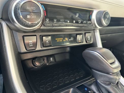Certified 2020 Toyota RAV4 XLE Premium AWD/4WD image 34