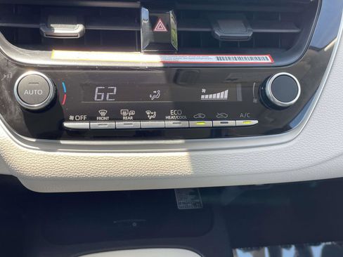 Used 2025 Toyota Corolla LE w/ LE Premium Package FWD image 32