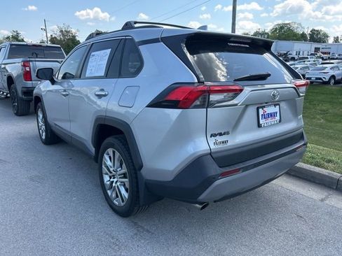 Used 2020 Toyota RAV4 Limited FWD image 4