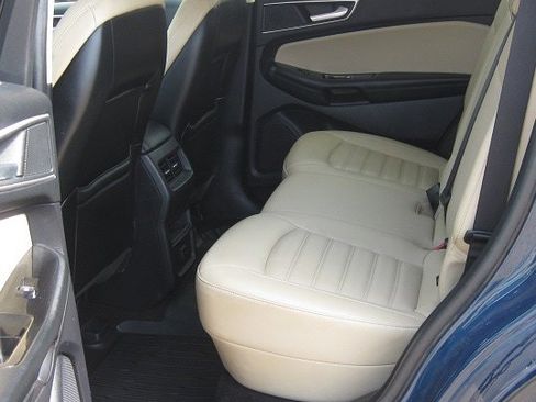 Used 2020 Ford Edge SEL w/ Cold Weather Package image 9