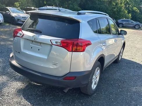 Used 2013 Toyota RAV4 XLE AWD/4WD image 8