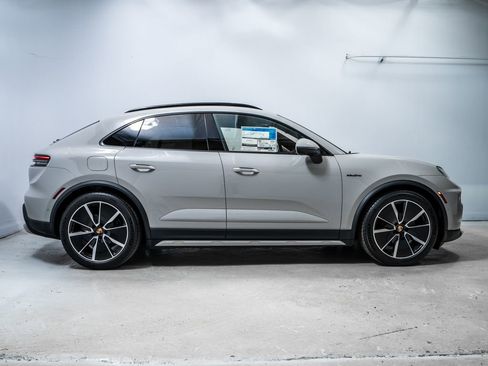 New 2026 Porsche Macan 4 Electric AWD/4WD image 8