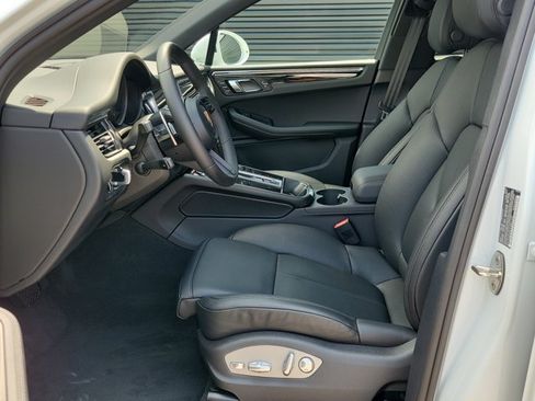 Certified 2026 Porsche Macan AWD/4WD image 22