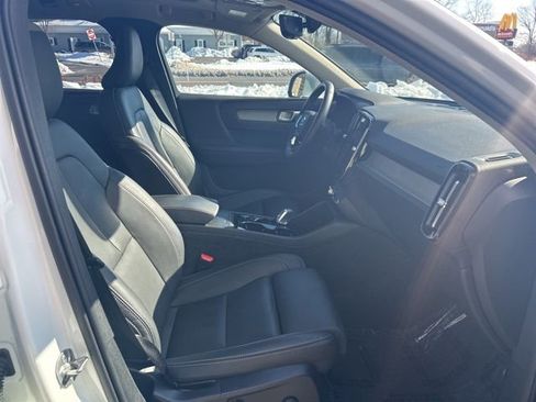 Certified 2025 Volvo XC40 B5 Plus image 15