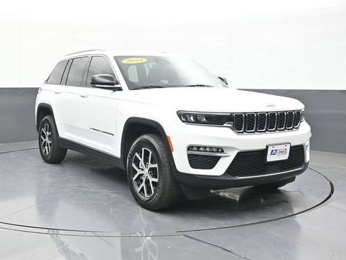 Used 2024 Jeep Grand Cherokee Limited w/ Trailer Tow Package AWD/4WD image 19