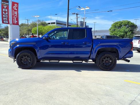 Used 2025 Toyota Tacoma SR5 image 8