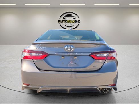Used 2021 Toyota Camry SE image 6