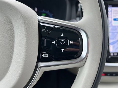 Used 2023 Volvo S60 T8 Plus image 18