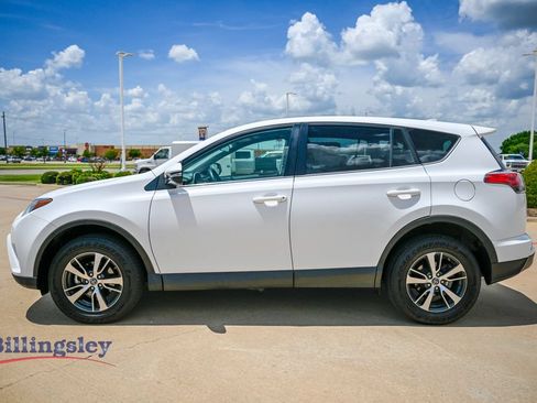 Used 2018 Toyota RAV4 XLE AWD/4WD image 4