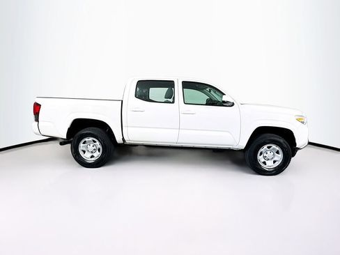 Used 2018 Toyota Tacoma SR image 11