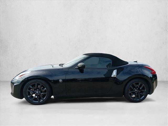 Used 2017 Nissan 370Z Touring RWD image 9
