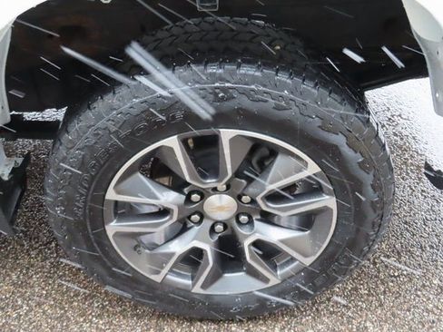 Used 2024 Chevrolet Silverado 1500 LT AWD/4WD image 17