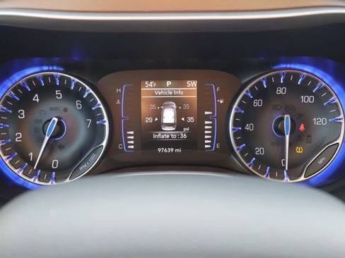 Used 2019 Chrysler Pacifica Touring-L image 29