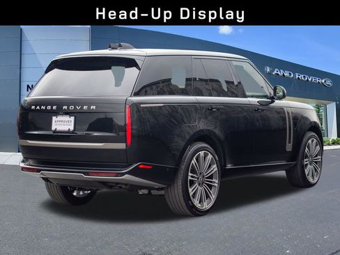 Used 2025 Land Rover Range Rover SE image 4