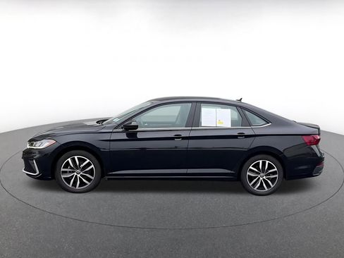 Used 2025 Volkswagen Jetta SE image 10