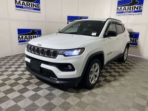 Used 2024 Jeep Compass Latitude w/ Convenience Group AWD/4WD image 14