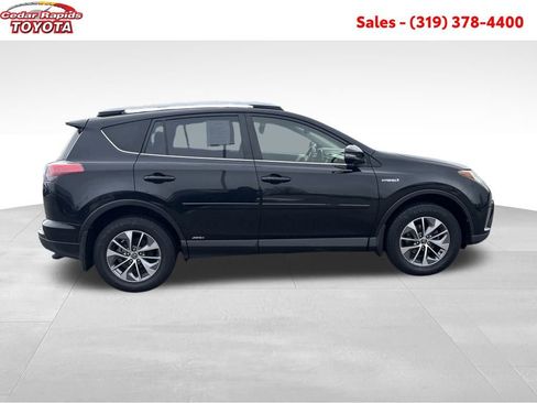 Certified 2017 Toyota RAV4 XLE image 7
