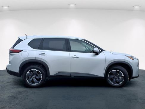 Used 2025 Nissan Rogue SV image 22