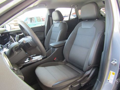 Used 2024 Chevrolet Trax LT FWD image 15