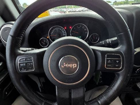 Used 2016 Jeep Wrangler Unlimited Sahara w/ Connectivity Group image 17